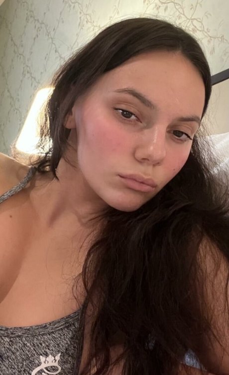 Dafne Keen porn model img