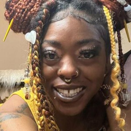 Carameltoesz nude pornstar pictures