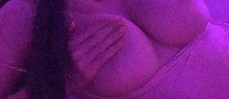 tinytvoya model best pic