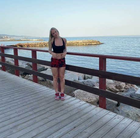 Gabriella Davies top star picture