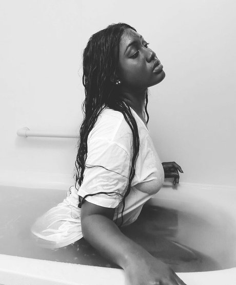 Paris Senpai star adult pic