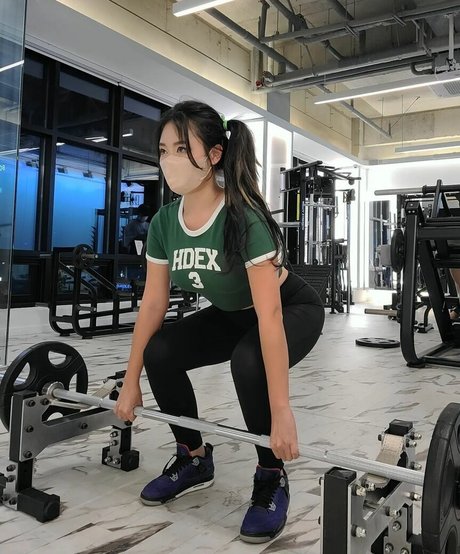 Yuggie TV art actress pictures