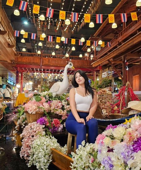 Yuggie TV pornstar top photo