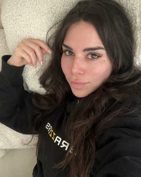 Suttin free actress photo