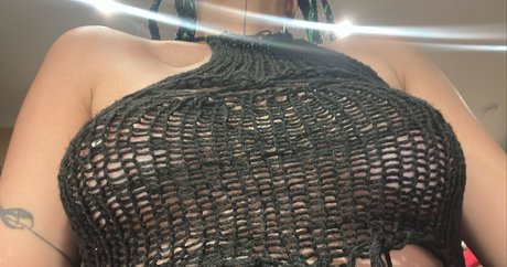 Dieu Linh Vuong naked model picture