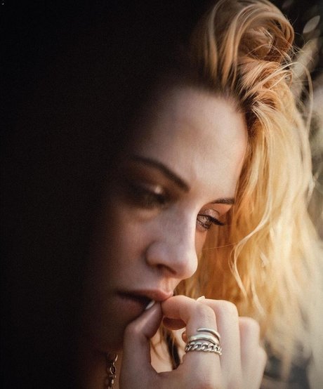 Kristen Stewart erotic pornstar images