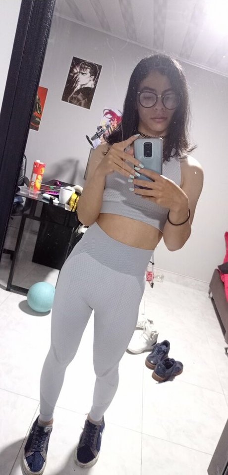 Chriz13 star naked picture