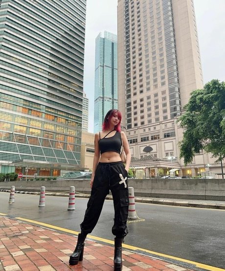 Charechii model nude pics