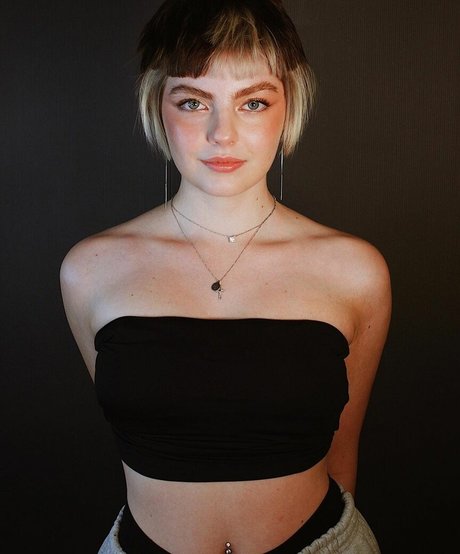 Triz Pariz pornstar art pics