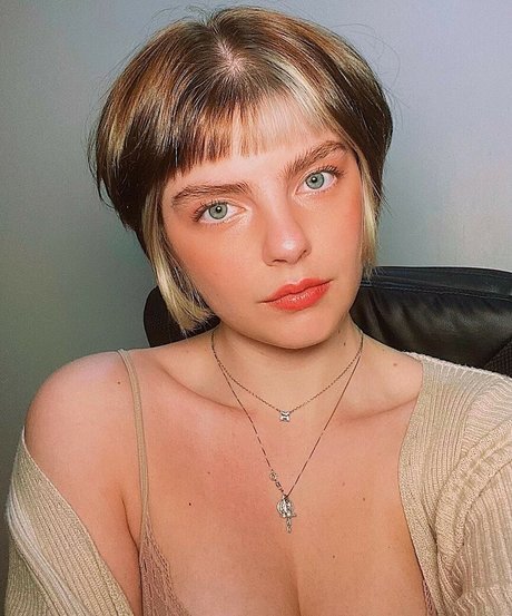 Triz Pariz model erotic pictures