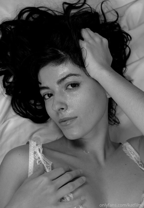 Kat Cabaret model adult picture