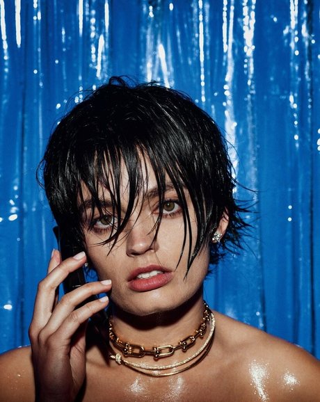 Emma Mackey star perfect pic