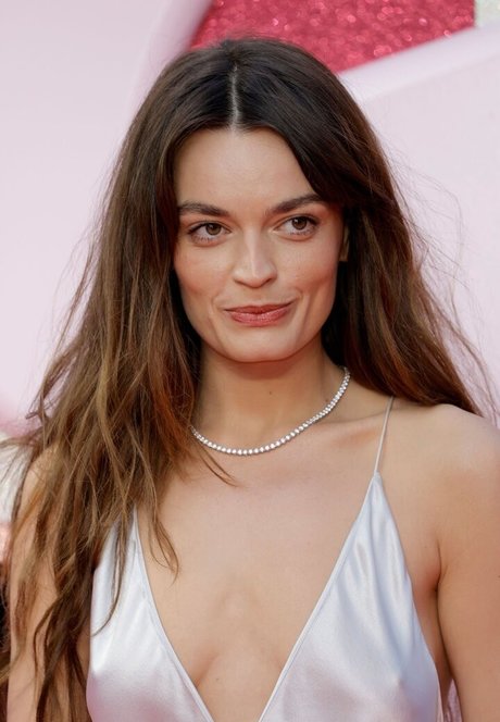 Emma Mackey star exclusive photo