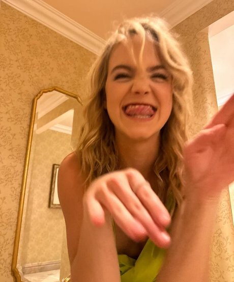 Emma Brooks pornstar erotic pictures