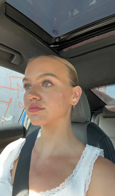 Emma Brooks star art picture