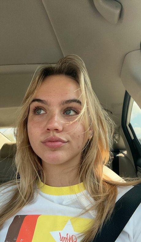 Emma Brooks hd actress image