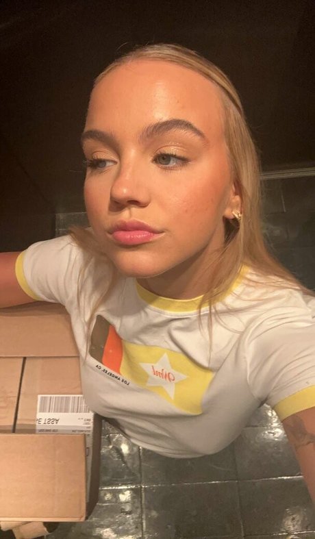 Emma Brooks model adult pictures