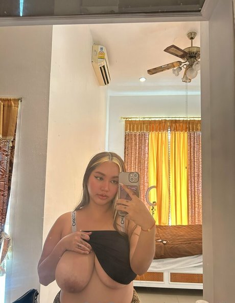 Song Panida star erotic image