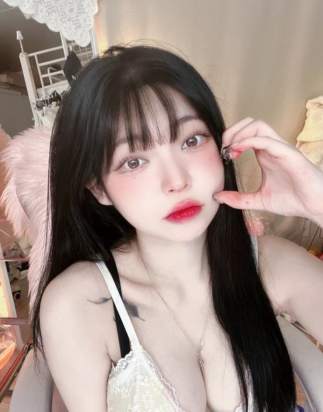 yudiii model sexy gallery