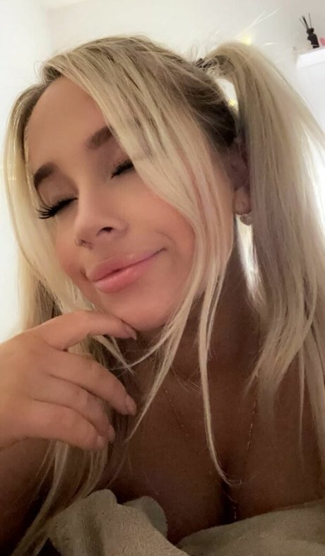 Decadex nudes star image