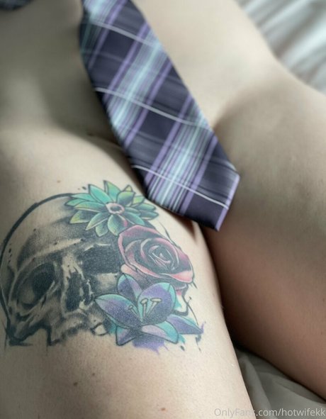 hotwifekk pornographic star img