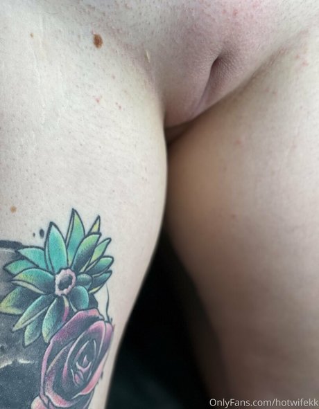 hotwifekk nudes model gallery