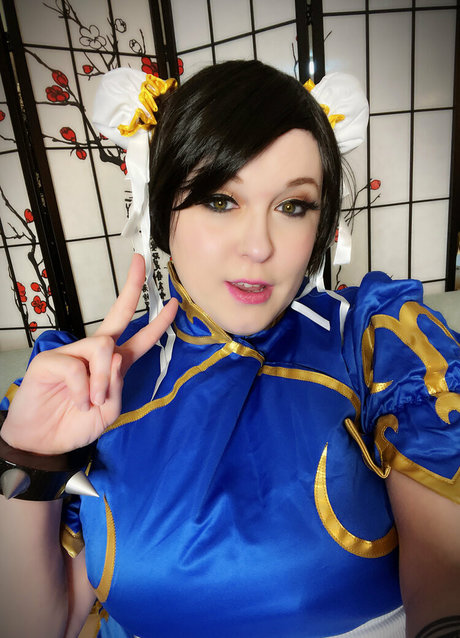 ChelBunny model naked photos