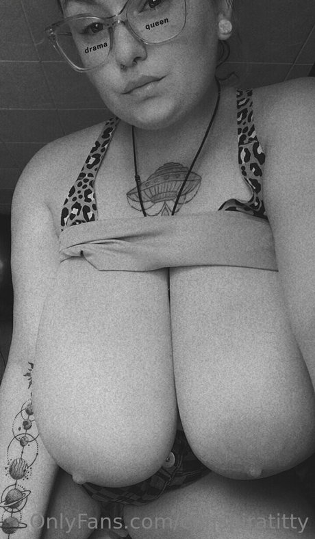 conspiratitty hot model pic