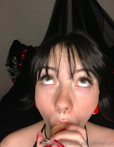 radical4what exclusive model img