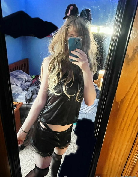 itsmebri223 model beautiful pictures