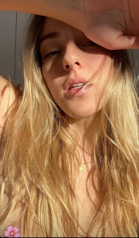 Lyzabeeth beautiful model pic