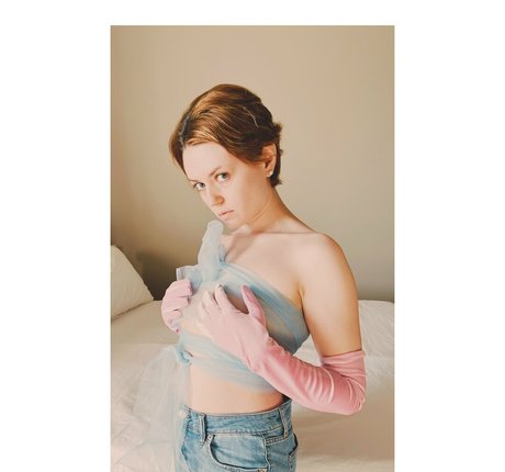 lesbian kissing onlyfans free xxx archive