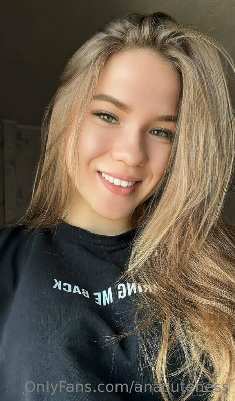 Anacuteness model naked pics