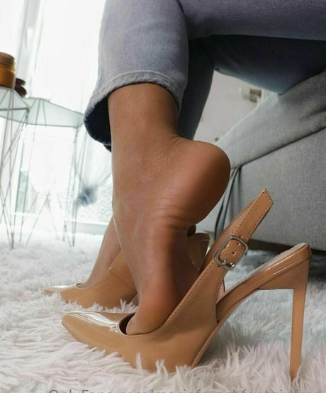 mariefrenchfeetgirlfree model free pic