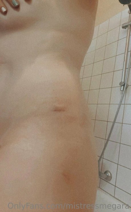 Mistressmegara model top img