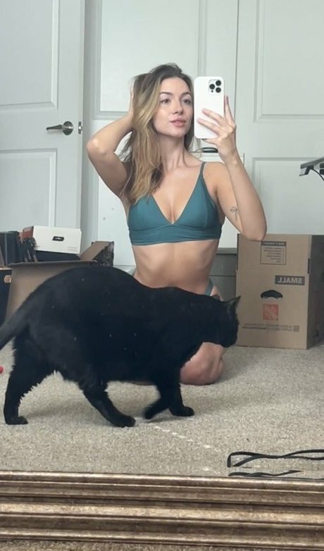 Novaleesi hot model picture