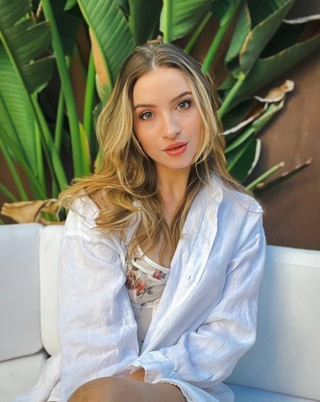 Novaleesi star sex photos