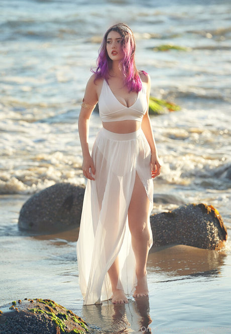 candylioncos model hot pic