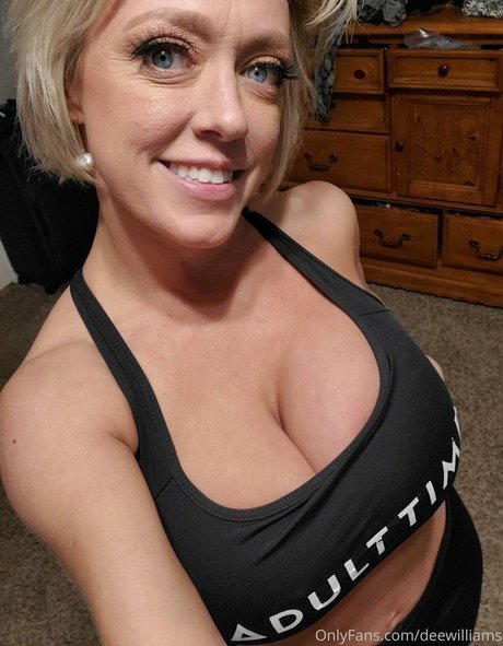 Dee Williams sex model img
