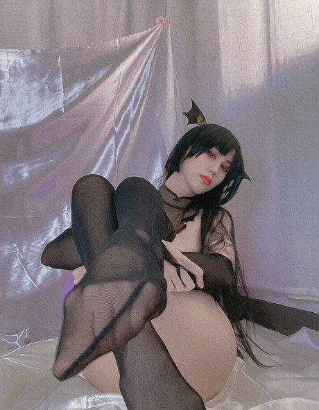 Kura Onee san hot model pictures