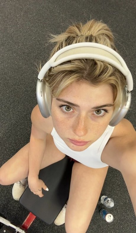 Faith Ordway hot star picture