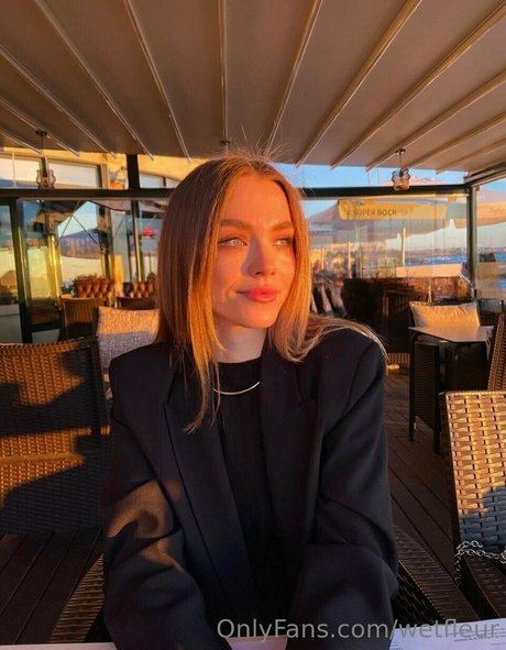 Wetfleur pornographic star images