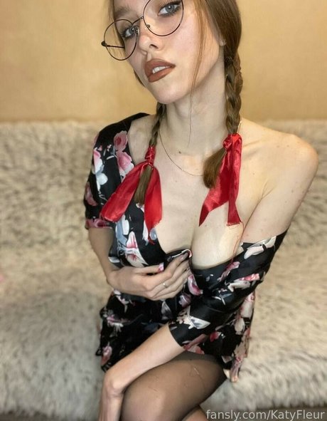 Wetfleur naked model pictures