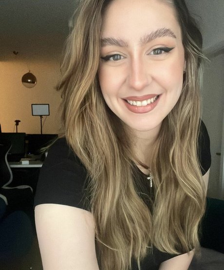 Troubleinc sexy actress photo