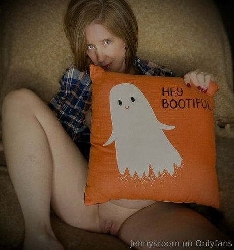 lesbian kissing onlyfans erotic images