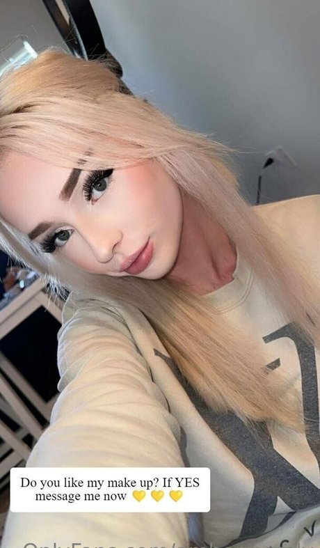 Ambermooody art actress image