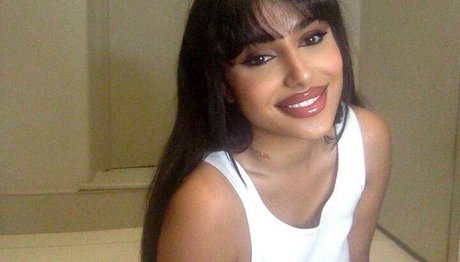 busty mom onlyfans sexy nudes pic