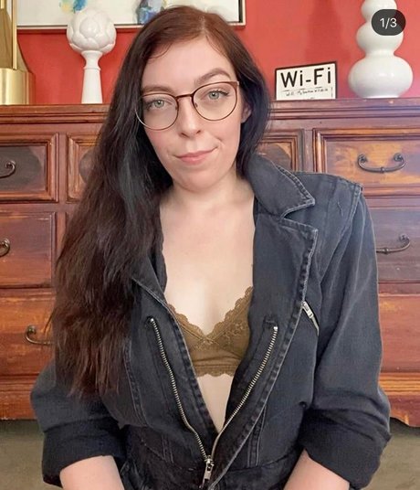 Swell Entertainment star nude image