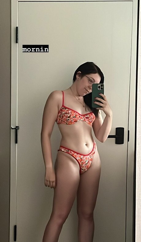 Swell Entertainment nudes star img