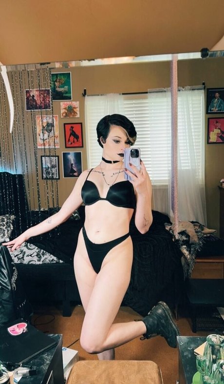 Harliantihero art actress archive